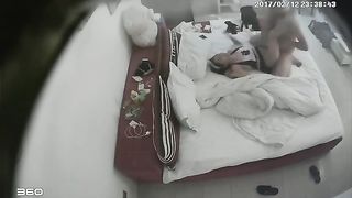 啊轻点水滴摄像头偷拍穿着女仆装的小媳妇和老公啪啪