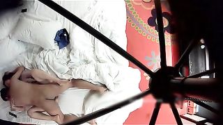 宾馆偷拍饥渴男女开房啪啪啪女的表情好享受好解渴的样子