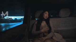 麻豆传媒映画最新国产AV佳作 MD0125 阿姨我不想努力了 性感富婆勾搭年轻小伙 苏娅