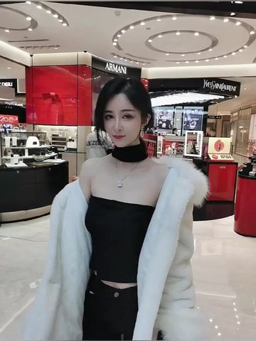 高颜值小妮子【迷人蔓】，逛完街吃完饭，回豪华套房，被土豪猥琐胖男狠狠修理，没有钱干不到的美女啊！ 