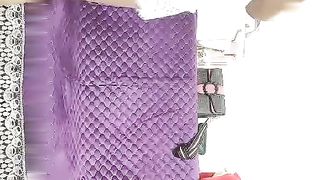 【山鸡探花约炮】，广州楼凤家中偷拍，大胸小姐姐，沙发上啪啪，白兔乱颤玉腿高耸，美不胜收，高清源码录制