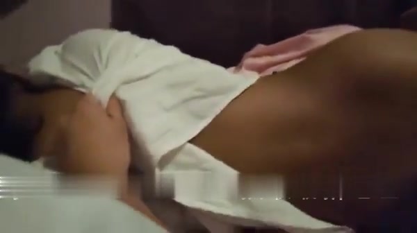 真实刺激，侧面操躺着的兄弟的老婆