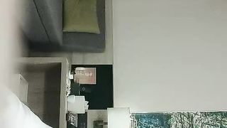 【69堂精品】21岁甜美外围女神，裸体相拥转圈圈，激情啪啪，过程中偷摘套，小姐姐气得够呛怒斥