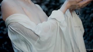 【69堂精品】【欢庆假期】最新超火香港网红极品美少女▌HongKongDoll ▌晨钟幕鼓纯美性爱 嫩鲍湿滑多汁极射美人