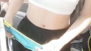 【69堂精品】【猎奇资源】❤️可爱的女友给男友爸爸消火 户外车边跪舔裹屌深喉口爆射嘴里 自己在旁边录像看着傻笑 高清720P原版