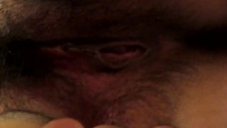 【69堂精品】三线嫩模酒店大尺度私拍时被摄影师用道具玩弄嫩穴