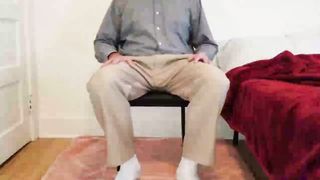 小女生在家里接受辅导的同时学到了很深的一课