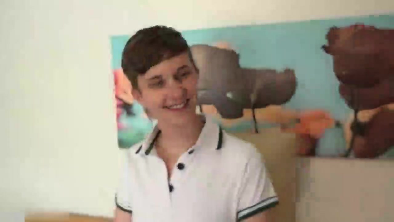 梅西韦斯特展示了她多毛的小穴