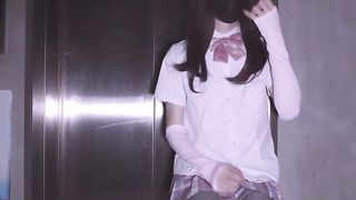 【69堂精品】国产CD极品伪娘曦曦新作JK灰丝电梯口飞机撸射