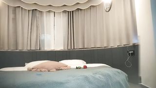 【69堂精品】黄先生约两个辫子萌妹啪啪换上可爱情趣装骑乘猛操01