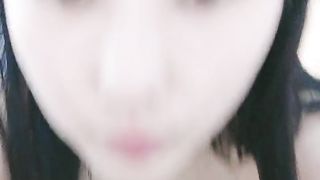 【69堂精品】170CM美妞无毛肥穴房间全裸自摸近距离视角看