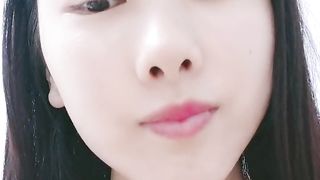 【69堂精品】170CM美妞无毛肥穴房间全裸自摸近距离视角看