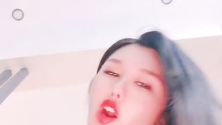 【69堂精品】妖艳女神暴力自慰扩阴器洗逼灌水手指猛扣高潮01