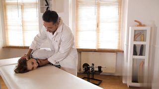 美女床上捏乳头双指头插双洞疼的嗷嗷