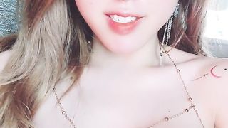 【69堂精品视频】宝宝站立诱惑粉丝扭动呻吟