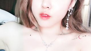 【69堂精品视频】宝宝诱惑特写站立诱惑美乳小淫穴摸逼