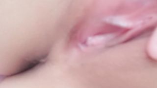 小萝莉私拍手指拨动小穴白浆乱流