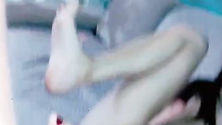 【69堂精品视频】乖巧的小少妇让小哥玩弄沙发上抱着草精彩刺激