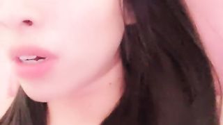 【69免费视频】微胖人妻玩弄鸡巴蛋蛋坐插呻吟诱惑