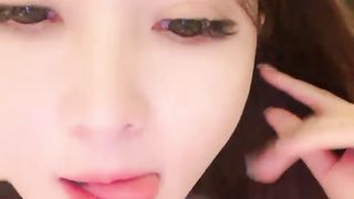 【69免费视频】网红御姐娜娜两个闺蜜一起挑战一男三女骑乘位插骚逼