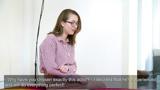 【69堂精品视频】刚满18岁少女白虎展示为了破处被哥哥开苞