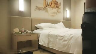 【69堂精品视频】外围妹子黑衣短裤沙发舌吻调情舔屌口交侧入