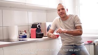 【69堂精品视频】安吉丽娜达利被光头大屌破处搞得声音尖叫