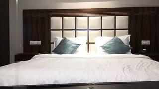 【69堂精品】甜美衬衣妹子口交 黑丝高跟鞋骑乘