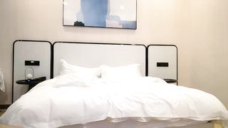 【69堂免费视频】小宝寻花镜头特写深喉口交扶着小腰后入抽插