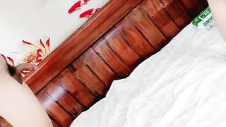 【69堂免费视频】顶级女双飞激情名场面，无毛嫩穴站立一字马抽插