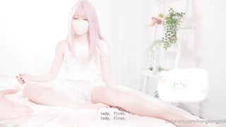 【69堂免费视频】网红美少女HongKongDoll 《情侣游戏2》玩弄香艳肉体 情趣开档性爱 狂射鲜鲍
