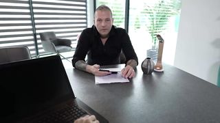 【69堂免费视频】疯狂人妻深喉鸡巴上位抽插蛋蛋碰撞直接流水