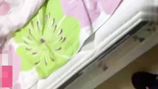 【69堂免费视频】母子乱伦 爸爸在客厅喝茶儿子潜入卧室把妈妈操了