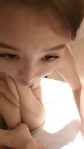 【69堂免费视频】埋头吃屌骑乘位爆操，被炮友尽情输出，多毛嫩穴特写