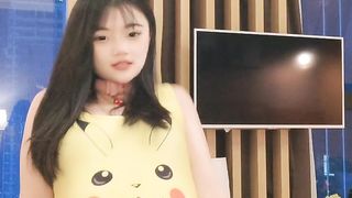 【69堂免费视频】抓屌吸吮深喉，扒开内裤爆操