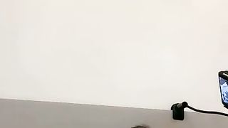 【69堂免费视频】极品小娇妻让大哥在浴室抓着奶子抠逼到高潮尿尿给你看