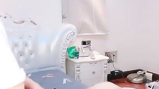 【69堂免费视频】甜美嫩妹妹！床上越来越骚！白嫩奶子跪着吃屌2