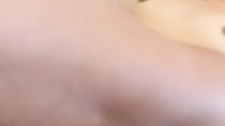 【69堂免费视频】一起舔弄两个大鸡巴还要被玩弄骚奶子，道具抽插骚穴，前插后入干死她