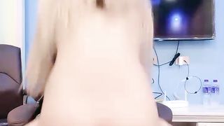 【69堂免费视频】两小伙兑钱约炮风骚黑丝御姐扒开逼特写(0)