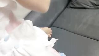 【69堂免费视频】女仆装较小美少女！激情大战头套男！