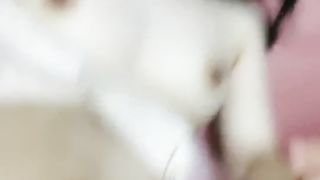 【69堂免费视频】新来的学妹露脸躺在床上让大哥揉奶子抠逼让狼友指挥，穿上开档黑丝主动上位求草，浪荡