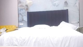 【69堂免费视频】油亮丝袜的风骚表妹