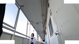 【69堂免费视频】清纯校服美眉吃鸡怕怕，露脸电车公园散步露出，无套内射全都有