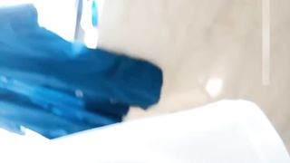 【69堂免费视频】勾搭医院大厅白领少妇，跟到洗手间直接操起来