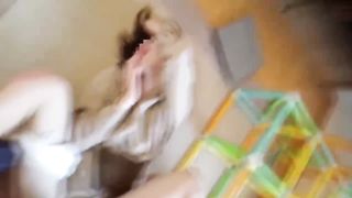 【69堂免费视频】趁侄子还在睡觉把握机会草了收拾玩具的嫂子