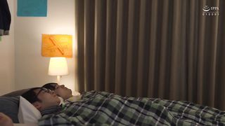 【69堂免费视频】一名母亲在被迫与儿子的朋友小鬼发生性关系后浑身精液