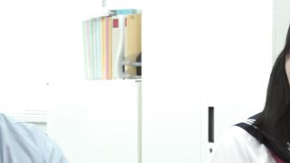 【69堂免费视频】有一天，我无法回家，因为我正在为我的棒球俱乐部寻找训练营，所以我最终和我的顾问共用一个房间，尽管我有男朋友，但还是被射中了