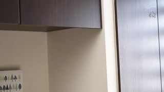 【69堂免费视频】熟人送健康。当我在没有现场表演的情况下致电送货健康服务时，一位压力很大的老年人走了过来