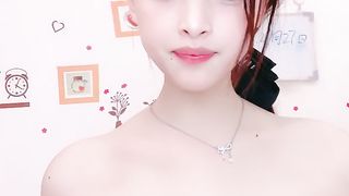 【69堂免费视频】美乳粉嫩小穴，跪着深喉插嘴，怼着嫩穴一顿操，扶腰后入撞击