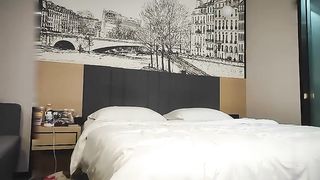 【69堂免费视频】约牛仔裤性感大奶妹子啪啪穿上连体丝袜后入